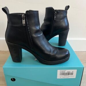 Vespose Women's Platform Boot with zipper